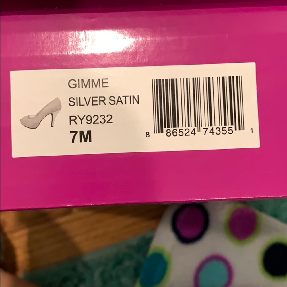 Heels - Picture 5 of 5